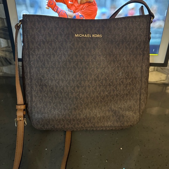 Michael Kors HandBag - Picture 3 of 4